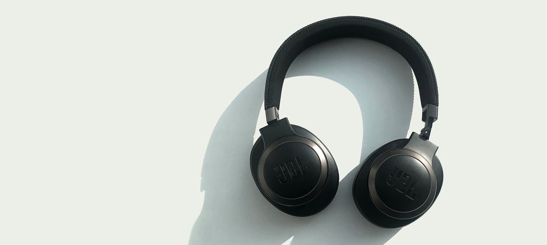 slide2-headphone.jpg